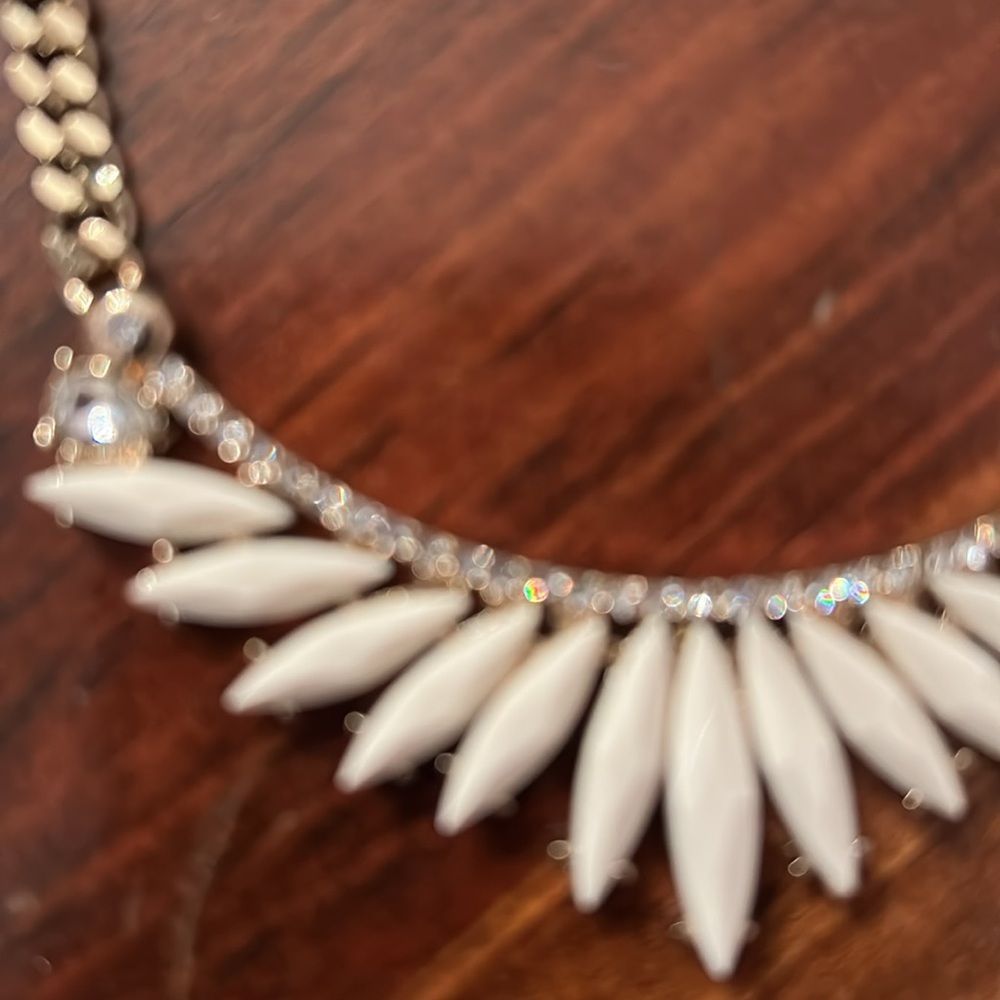 NEW Gold tone Bib Fan Necklace - Picture 10 of 11